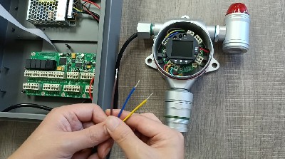 儀器通過(guò)4-20mA信號(hào)與MIC2000控制器接線(xiàn)操作