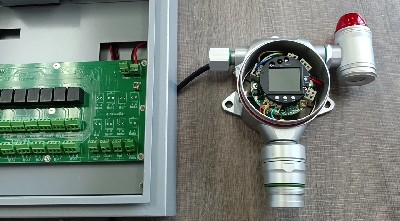 儀器通過(guò)4-20mA信號(hào)與MIC3000控制器接線(xiàn)操作